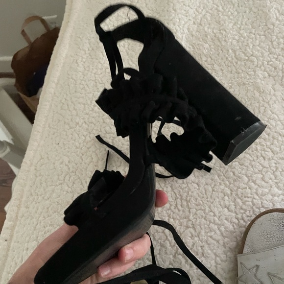 Chic Ruffle Platform Heels 9 - Picture 2 of 3